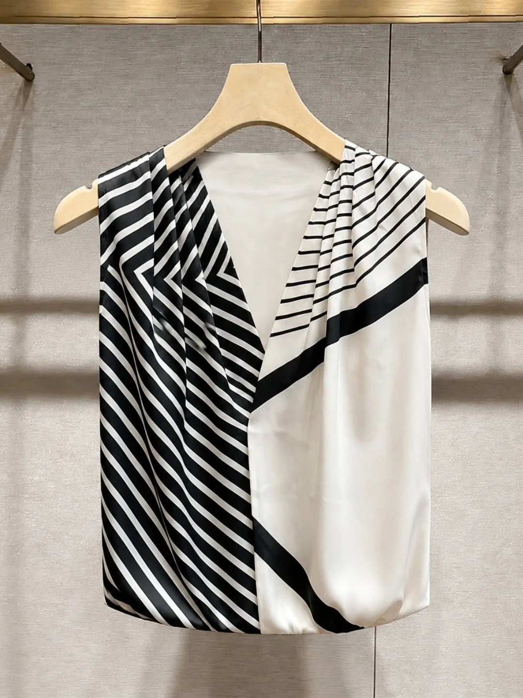 

Summer Soft Stripe Color Block Sleeveless Vest Commute Fashionable Top Lightweight Maternity Clothes Casual Loose Fit V Neck