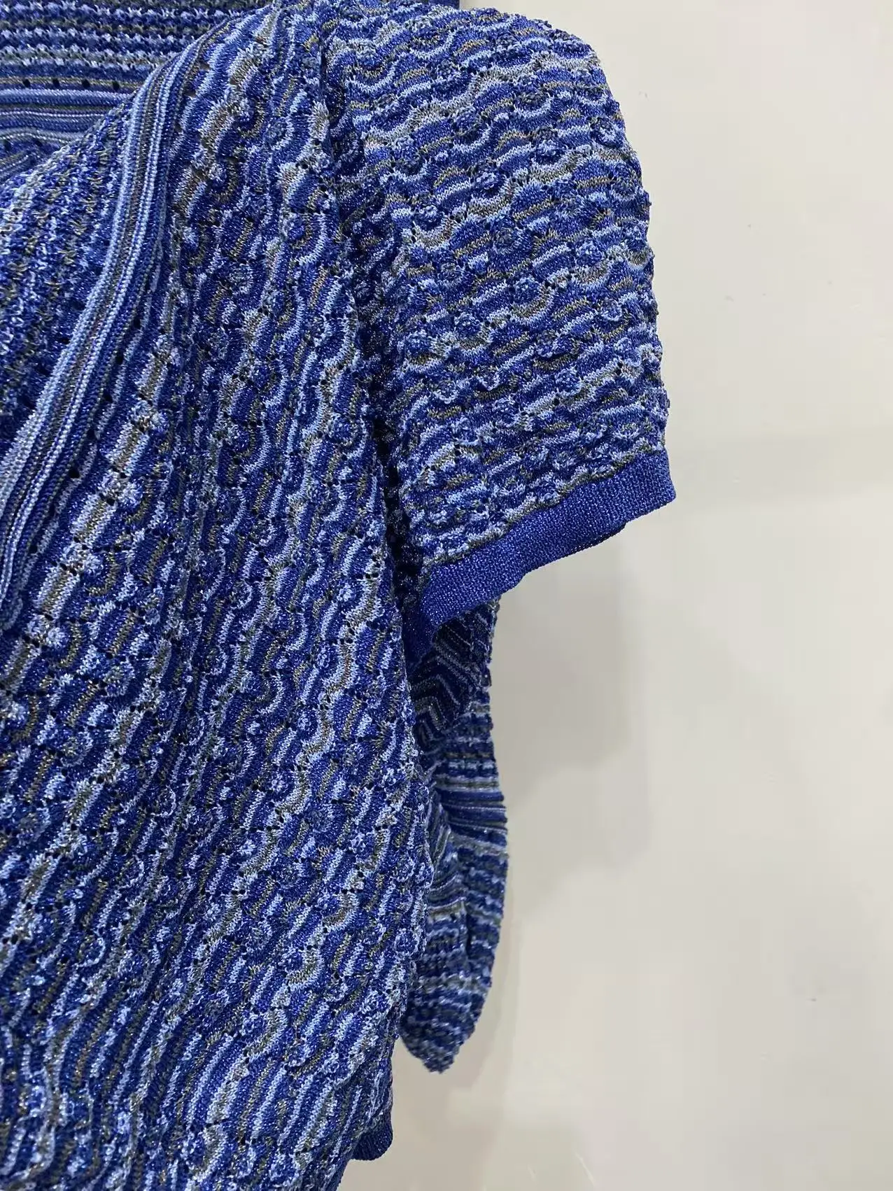 فستان نسائي محبوك برقبة دائرية بدون أكمام بقصة ضيقة للحفلات المسائية