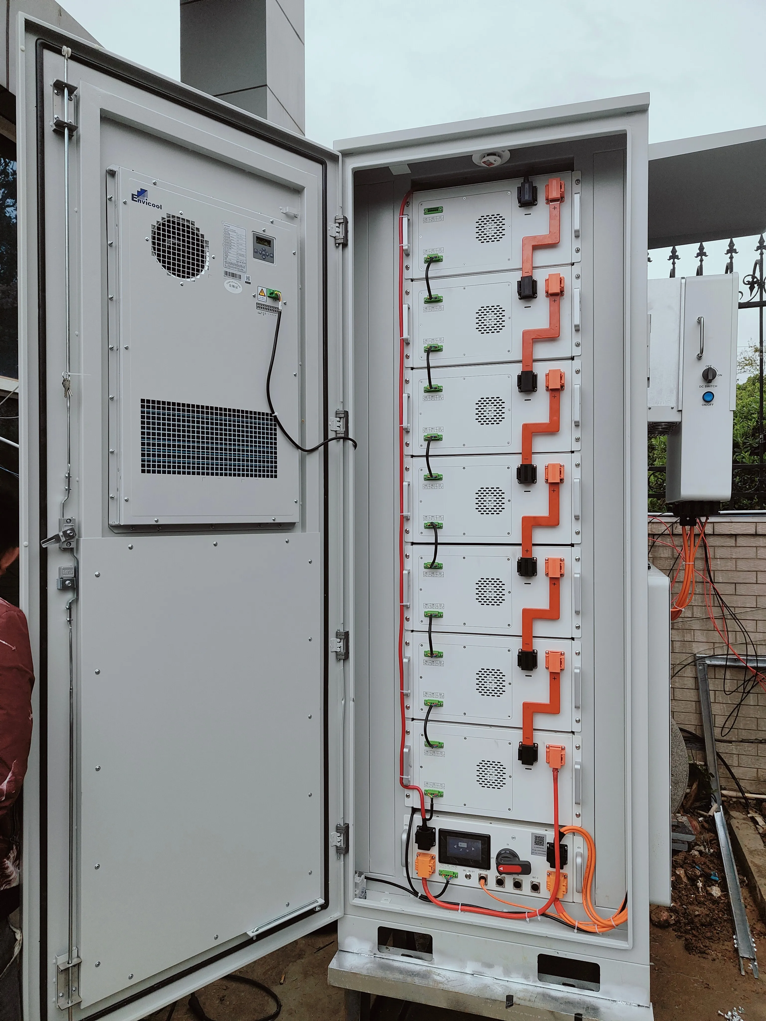 Système de stockage d'énergie hybride de batterie solaire de WS 100kw 200kw 300kw 200kwh 500kw 150kw 100 kw 500 kw