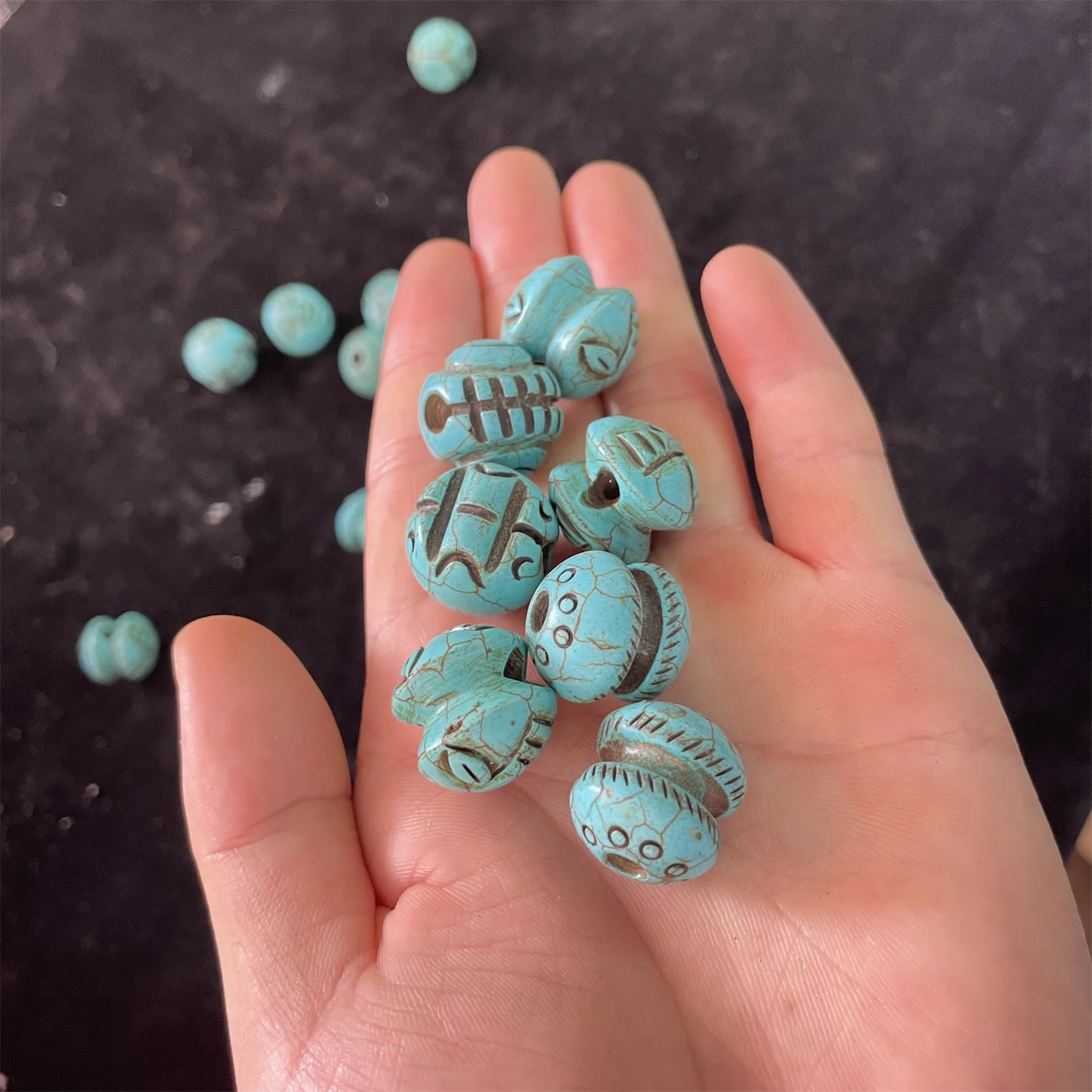 

10pcs/lot special imitation turquoise beads wholesale The colors and textures are beautiful Ancient totemic patterns Bracelet