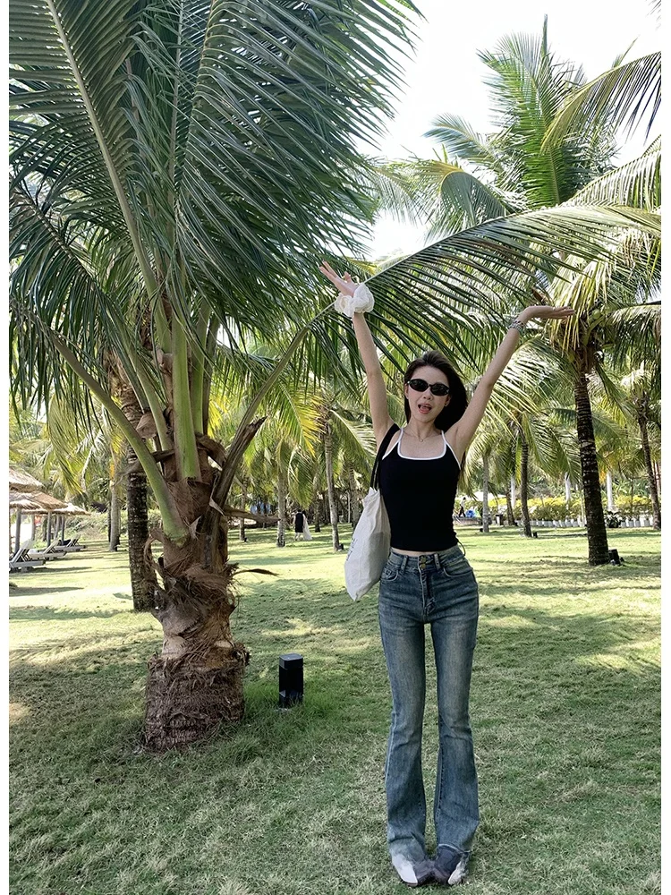 Biały, dopasowany top na ramiączkach, kolor Colion, casualowy damski tank top, modny, uniwersalny, elegancki.