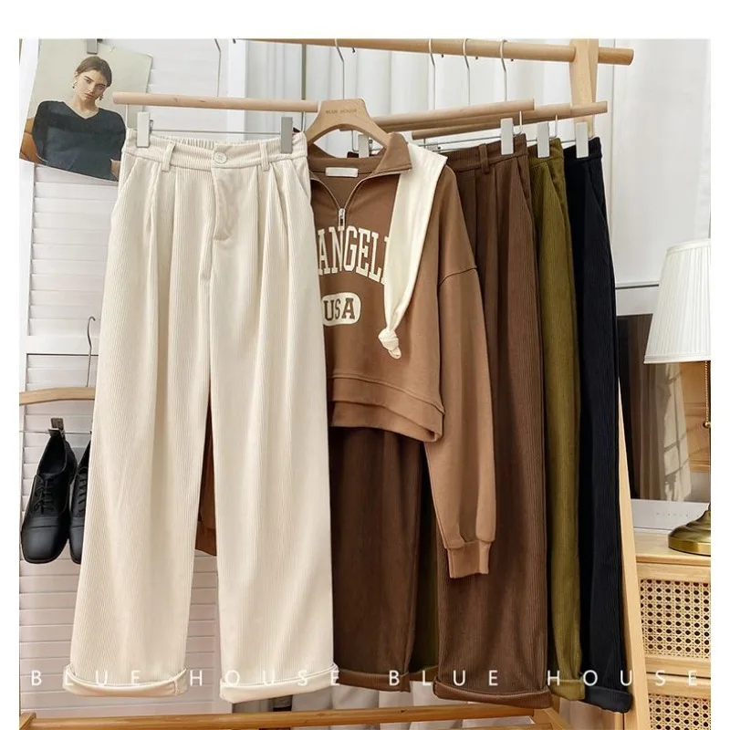 سروال قصير مخملي نسائي واسع الساق 2025 جديد لخريف وشتاء فضفاض بطول الأرض متعدد الاستخدامات مستقيم غير رسمي طويل