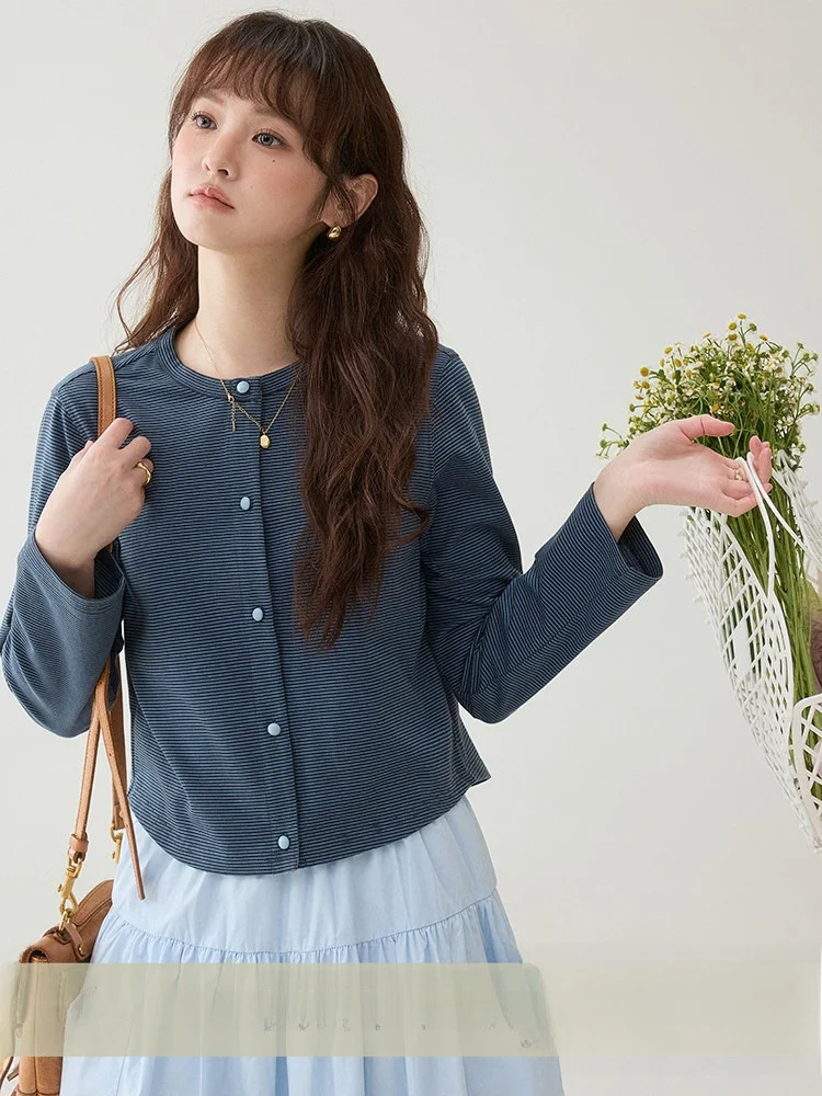 

Женская футболка Svel в полоску, корейский стиль, весенняя новинка, оригинальный дизайн AMUU, на пуговицах, из смесового хлопка, коллекция North Island