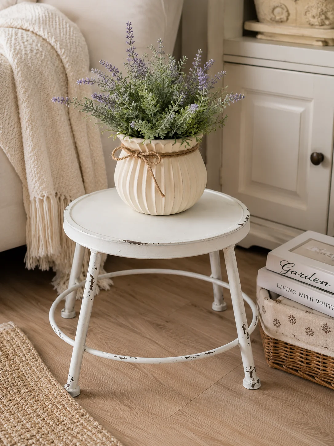 Vintage Metal Plant Stand Rustic Flower Pot Riser Decorative Garden Pedestal Farmhouse Display Stool Indoor Outdoor Decor