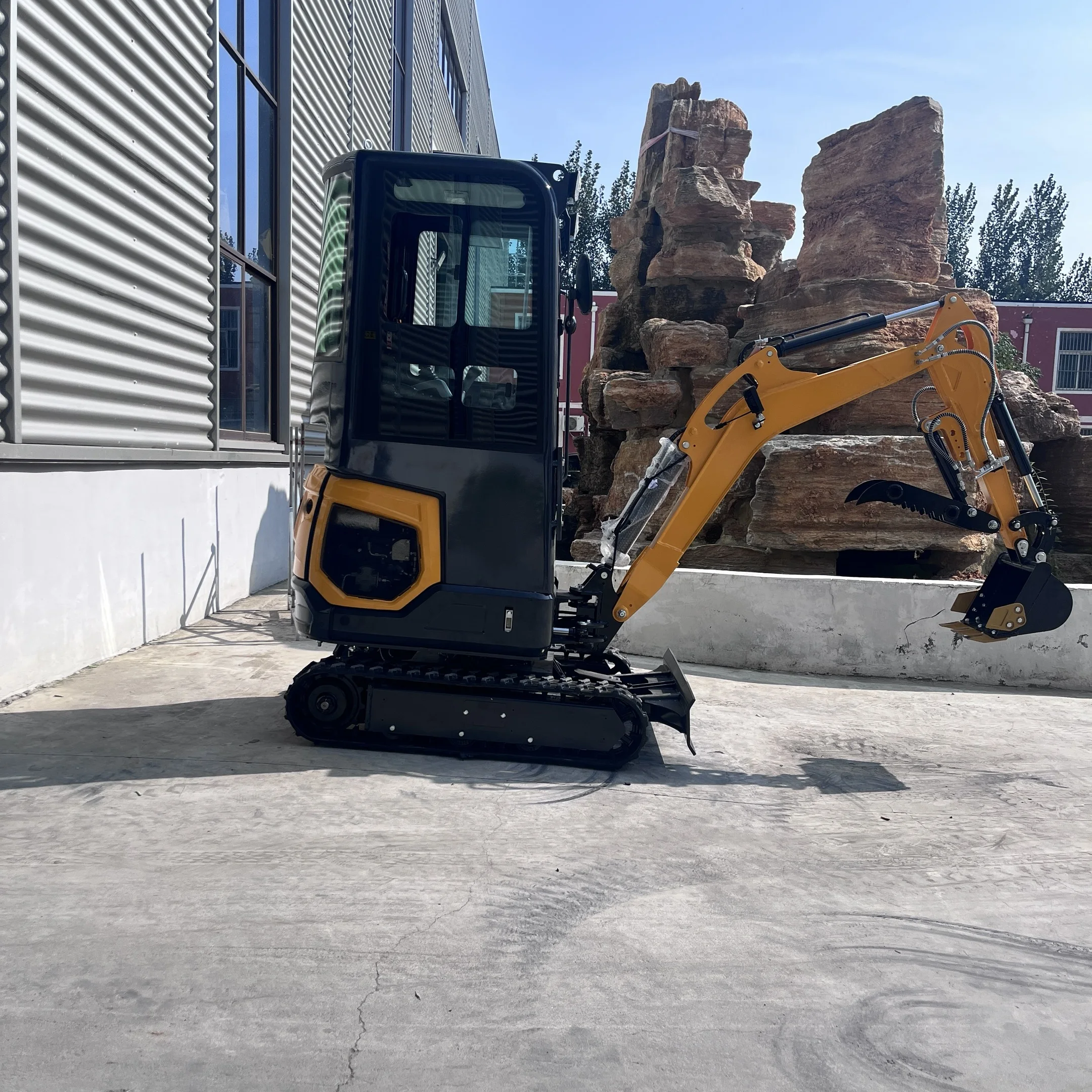 حفارة صغيرة 1.8T CE EURO5 حفارة منزلية صغيرة حفارة EPA مزرعة التعبئة الزاحف محرك كوبوتا للبيع