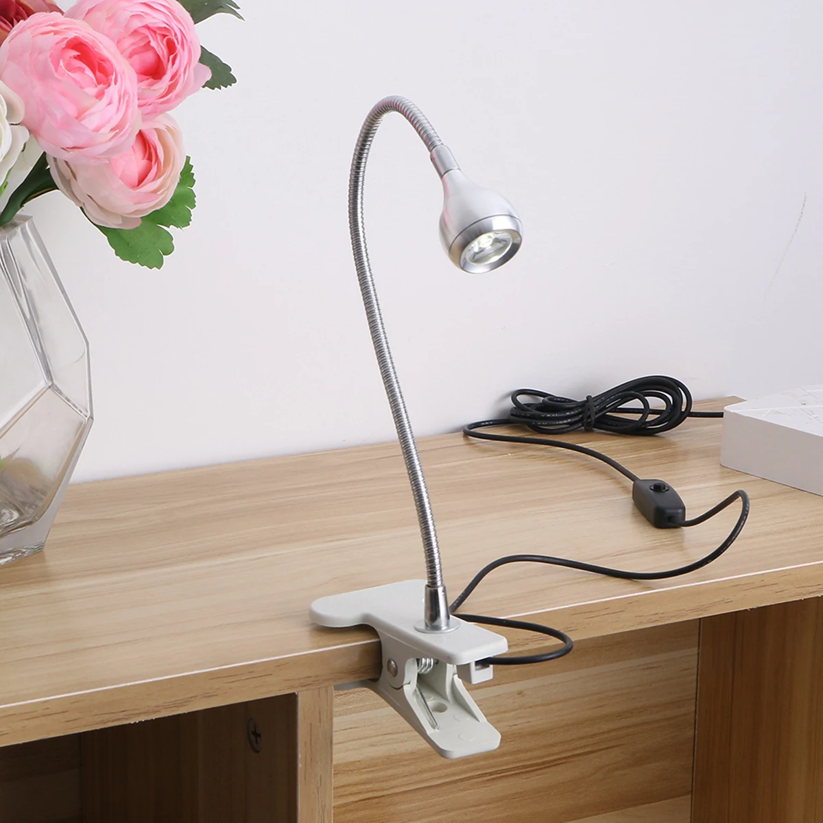 

USB Eye Protection Desk Lamp Bright Rechargeable LED Light 360 Degree Flexible Clip Bed Table Lamp for Bedroom Study Reading