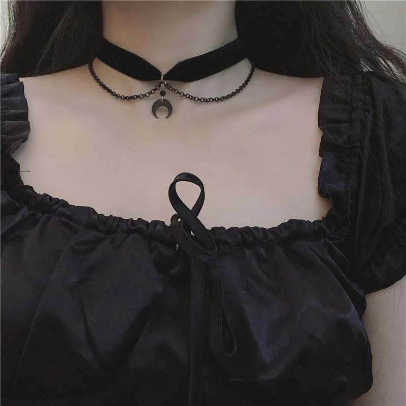 Fashion Black Velvet Moon Pendant Necklace For Women Punk Gothic Flower Clavicle Chain Charm Choker Jewelry Halloween Gift