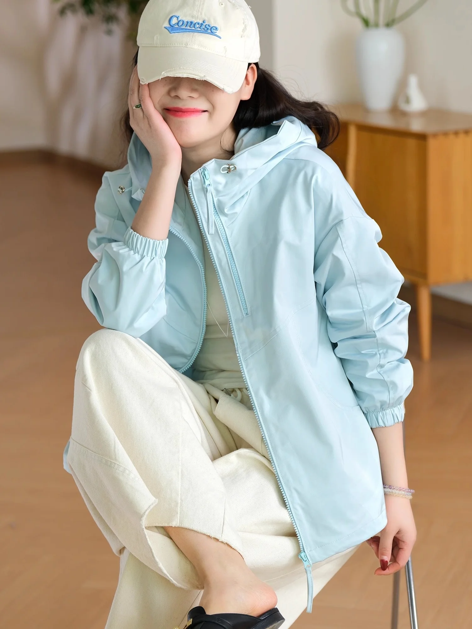 

Повседневная удлиненная куртка с капюшоном и двойной молнией, разноцветная, для отдыха, от Xiao Er Production