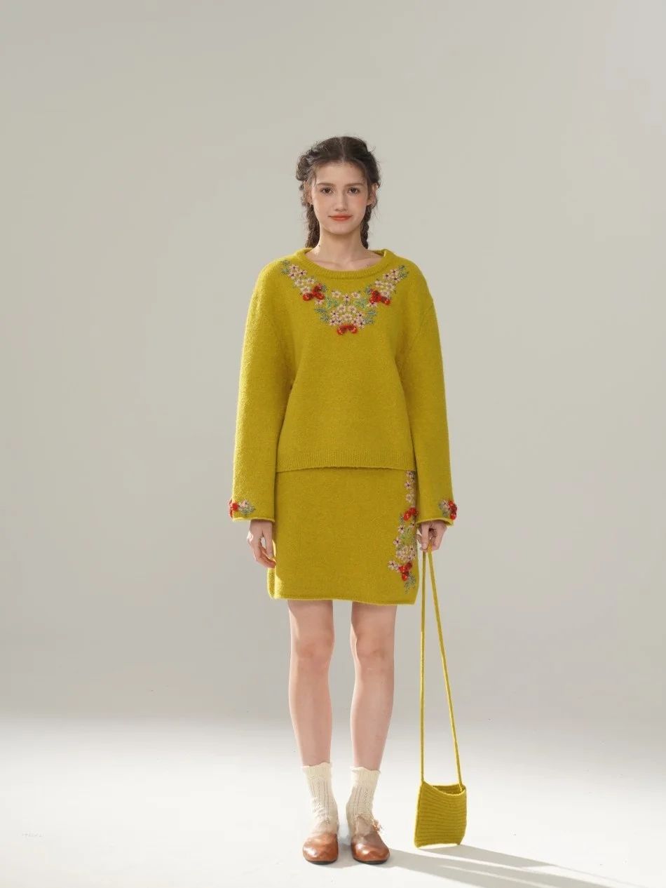 Suéter de lana hecho a mano, cálido, color amarillo mostaza, diseño original, conjunto de tres piezas con falda corta y bolso bandolera pequeño para mujer