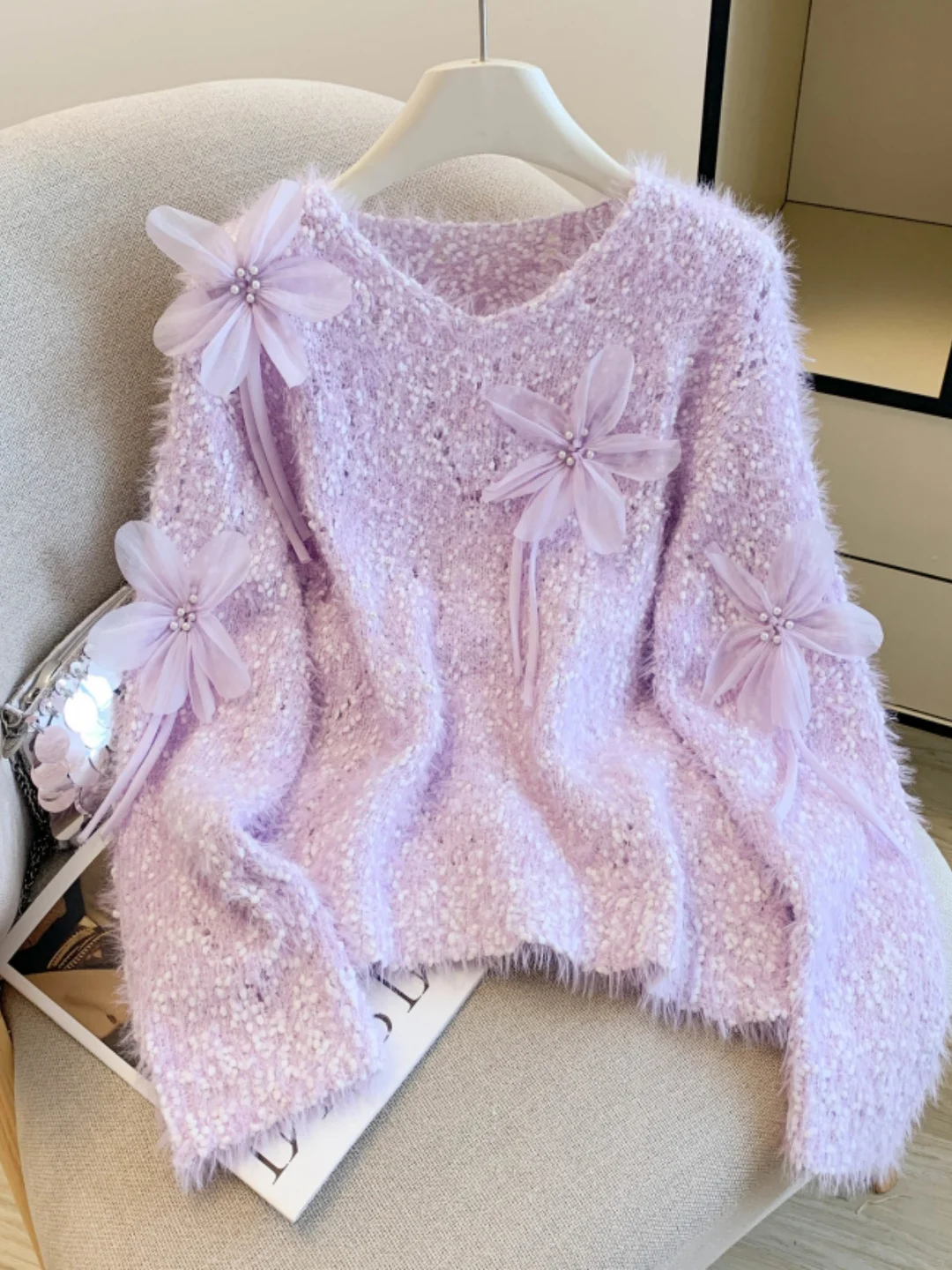 

Soft Faux Mink V-Neck Pullover Knit Sweater Women's Autumn Winter Design Sense Bead Flower Knitted Top Sweet Style Loose Fit