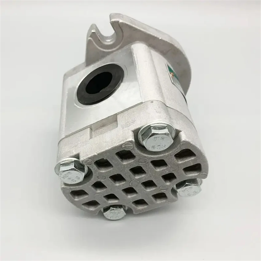 Gear Pump EX200-5 HPV102 Gear Pump 4276918 9218005 Hydraulic Pilot Pump