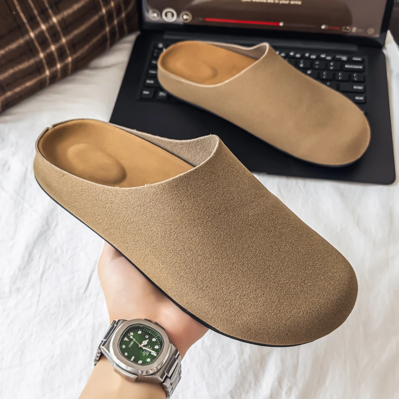 

Мужчины и женщины в платформе и буфлях, каблуке на платформе 2025 года, цельные повседневные тапочки на полупятке.