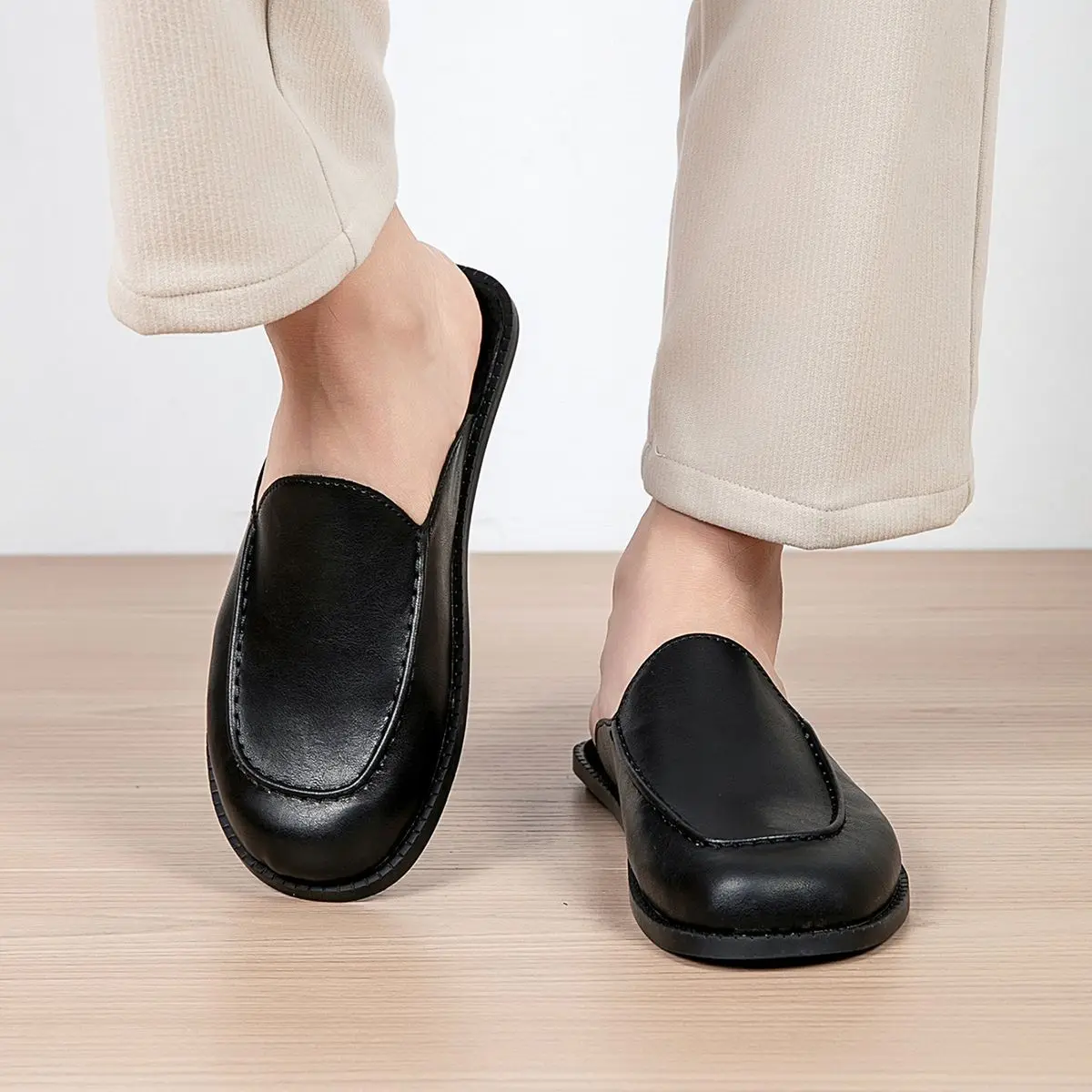 New spring and autumn fashion men's shoes slippers light and breathable simple leather shoes lazy pedal men's casual slippers