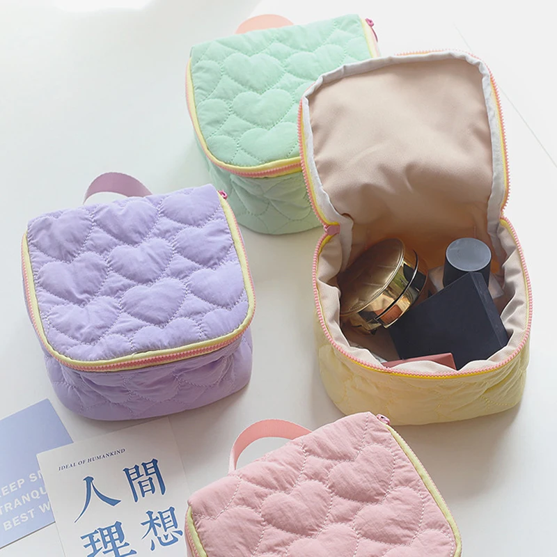 

Korean Version Cute Love Makeup Bag Large Capacity Portable Travel Handbag Wash Bag