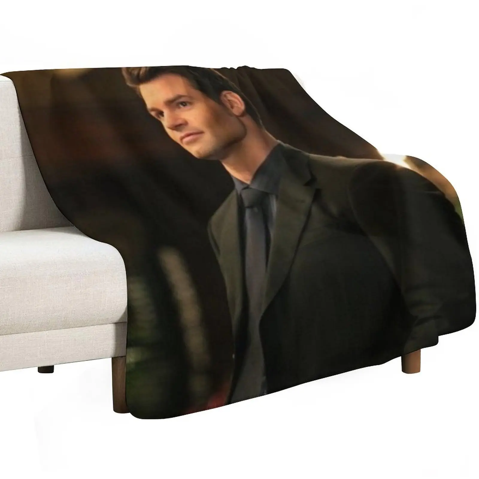 Elijah Mikaelson Throw Blanket Sofas Designers Bed covers Soft Luxury Brand Blankets For Sofas Blankets
