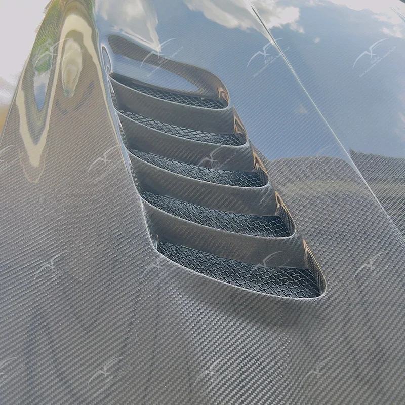 Suitable for Romeo GIULIA GTC Car Hood, Engine Hood, Carbon Fiber Car Decoration and Modification Accessories!