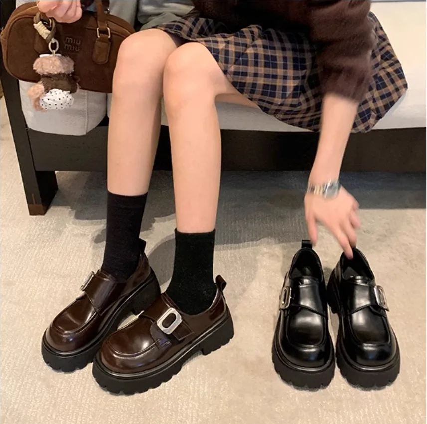 Leather shoes for women in autumn and winter 2025 new college style square button sponge cake thick soled loafers
