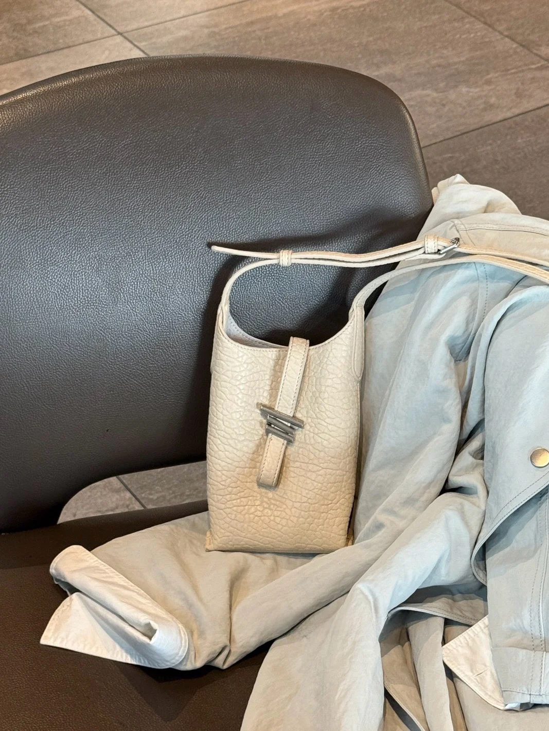 2026-new-leather-mobile-phone-bag-women's-crossbody-bag-lightweight-high-end-design-small-square-bag-soft-natural-feel