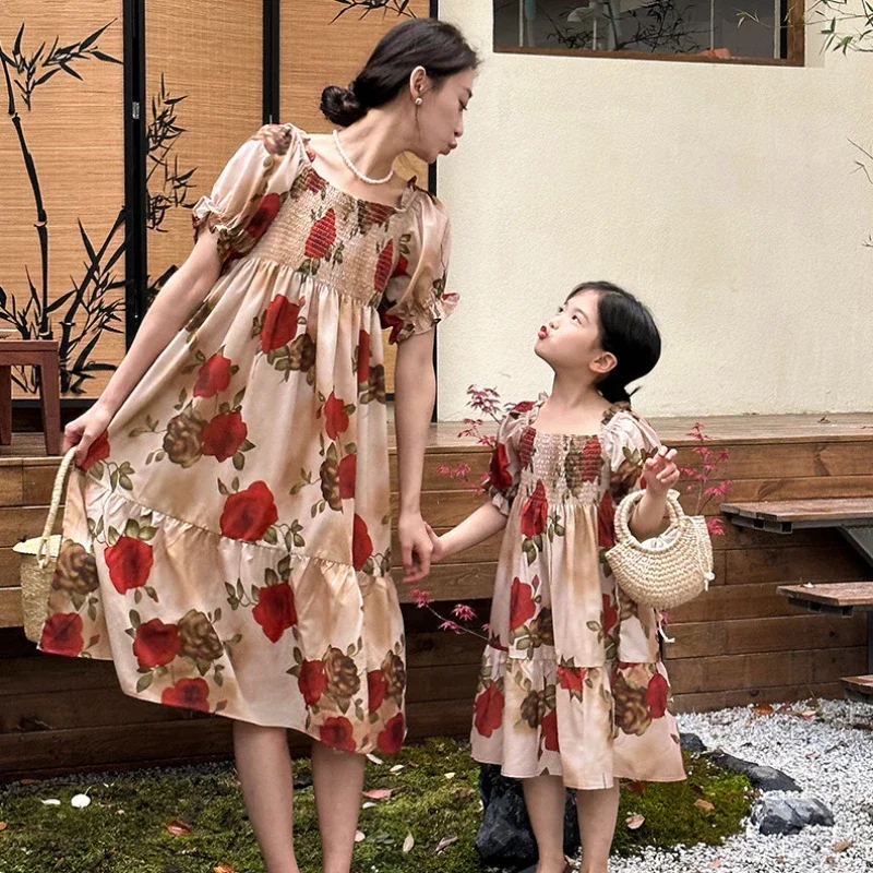 

Mom and Baby Girls Short Sleeve Elegant Outfits Mother and Daughter Floral Print Equal Dress Mommy and Me Cothes Summer 2024