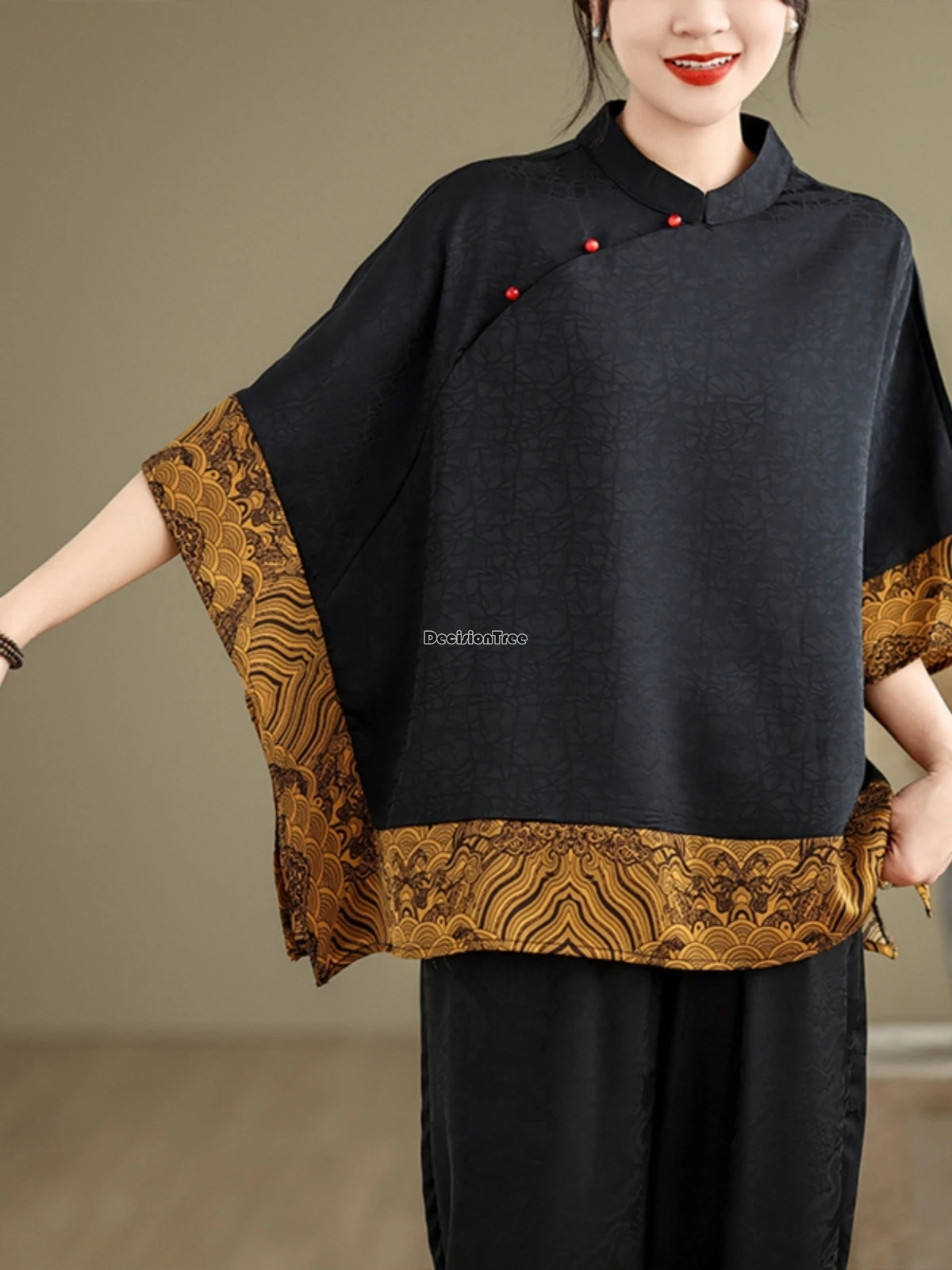 بلوزة تانغ بأكمام نصف كم على الطراز الوطني الصيني القديم لعام 2025 بلوزة نسائية صيفية فضفاضة على الموضة من شيونغسام t001