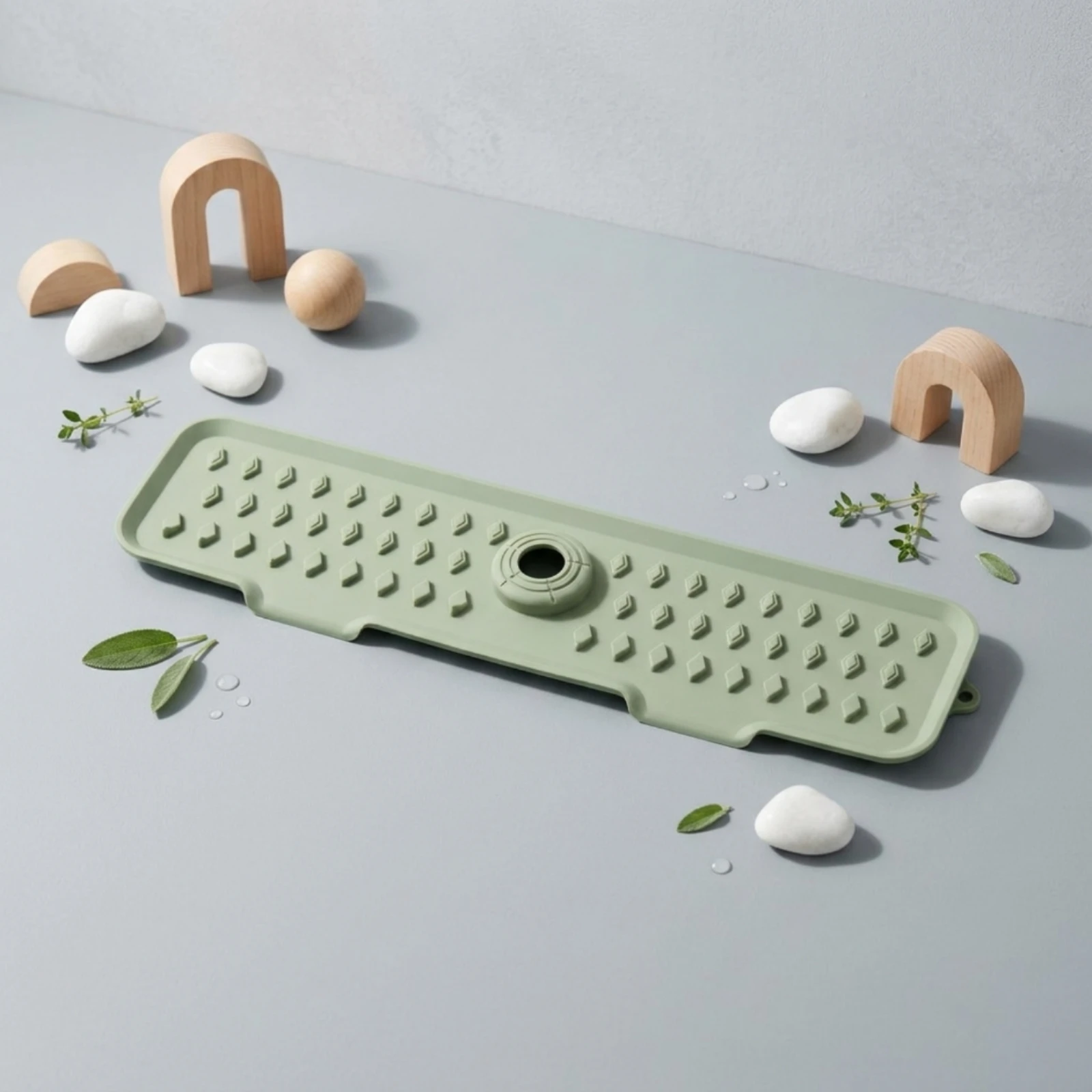 Faucet Mat with Storage Self-Draining Faucet Splash Guard Silicone Sink Splash Guard Sloped Sink Drain Pad Foldable