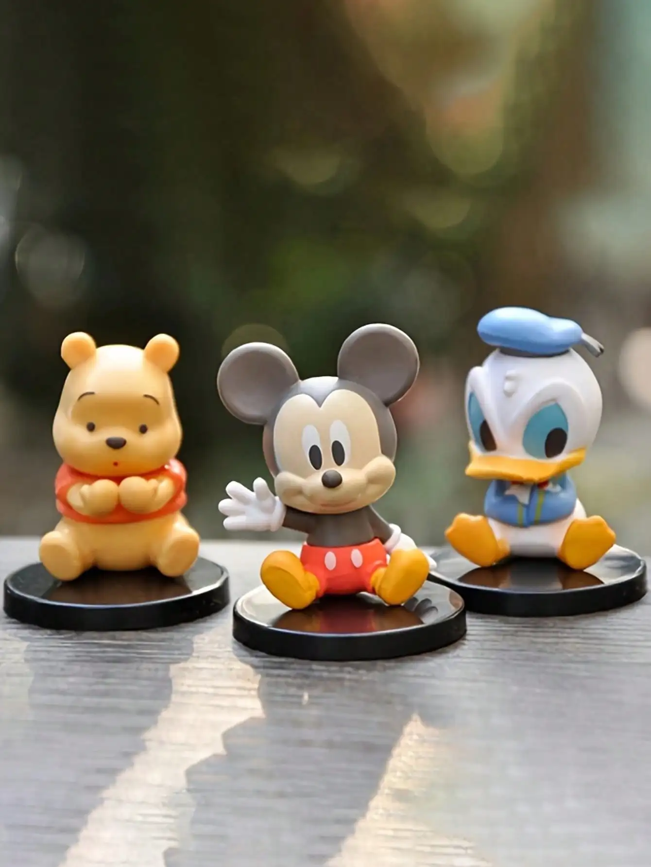 Las decoraciones de figuras temáticas de Mickey, Donald y Winnie the Pooh de Disney de 3 piezas son el complemento perfecto para tu oficina, automóvil y decoración del hogar con detalles exquisitos, convierten cumpleaños, vacaciones y regalos de fiesta.