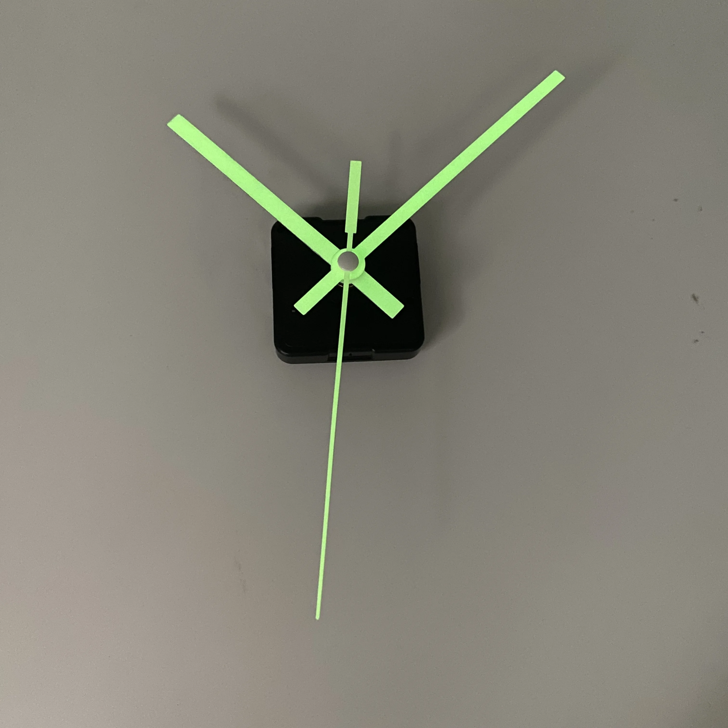 Silent Sweep Quartz Clock Movement with Luminous Glow-in-the-dark Hands DIY Repair Parts Kit for Wall Clock