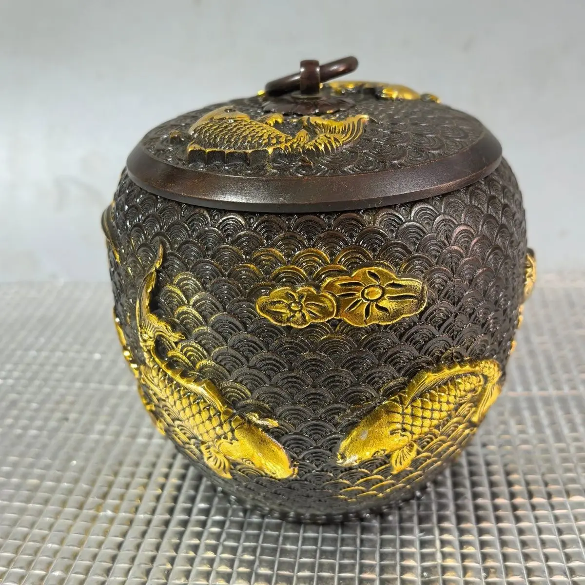 bronze collection lotus tea can, exquisite craftsmanship, mellow pulp, complete gilt ornament home