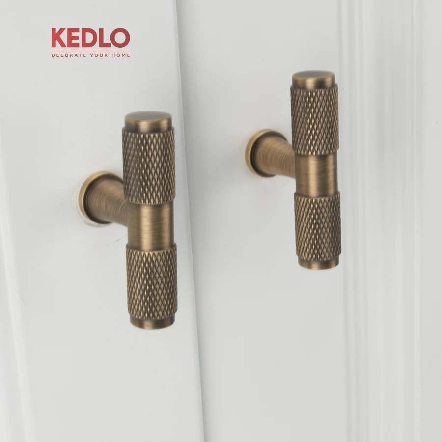 KEDLO Massiver Messinggriff im europäischen Stil, leichter Luxus, gerändelt, Diamant-Optik, Küchenschrankgriff, antikes Messing, 500 mm Griff. – Detail 4