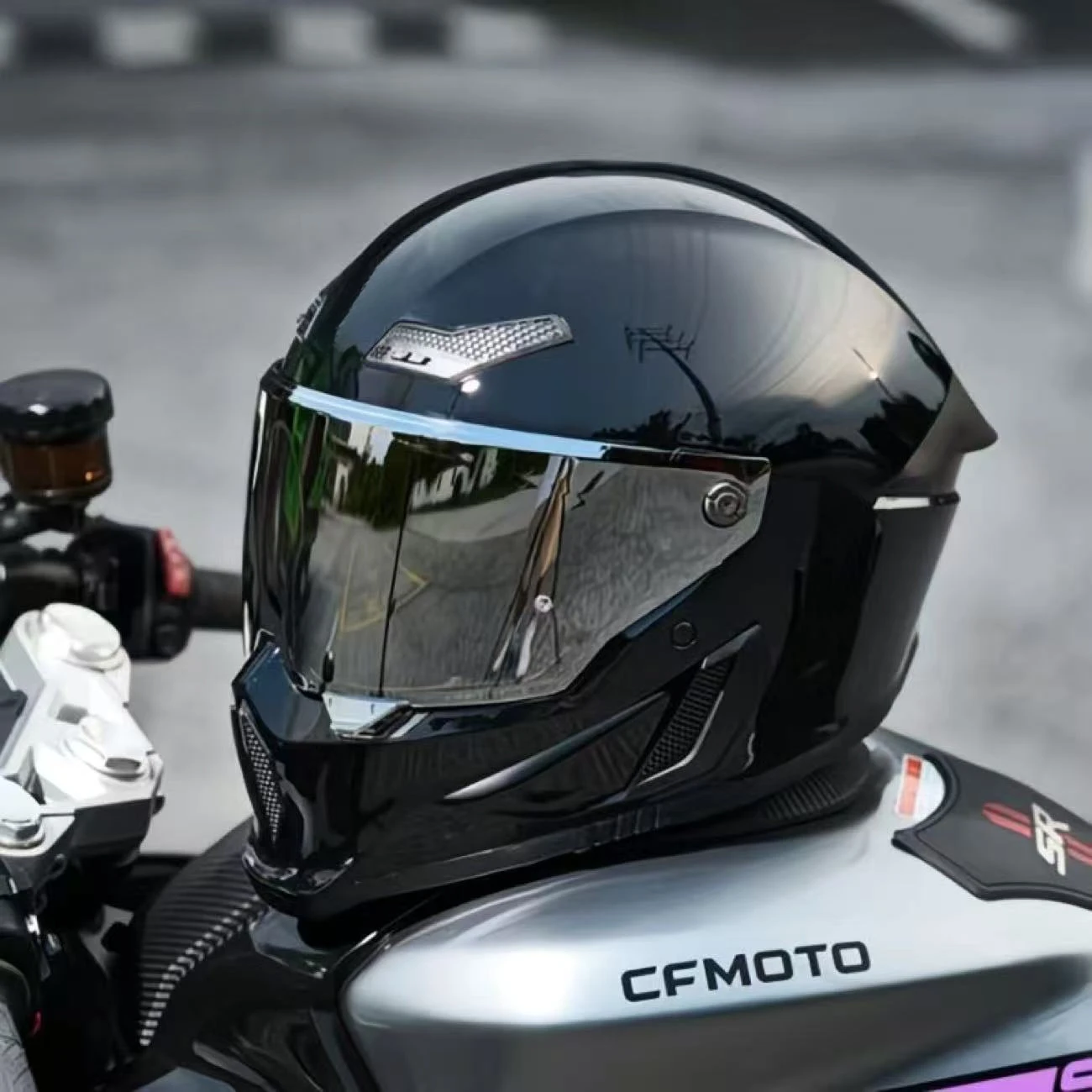 

Optically Superior Scorpion Full Face Motorcycle Helmet with UV Protection Silver Shield and Scratch-Resistant Coating Unisex