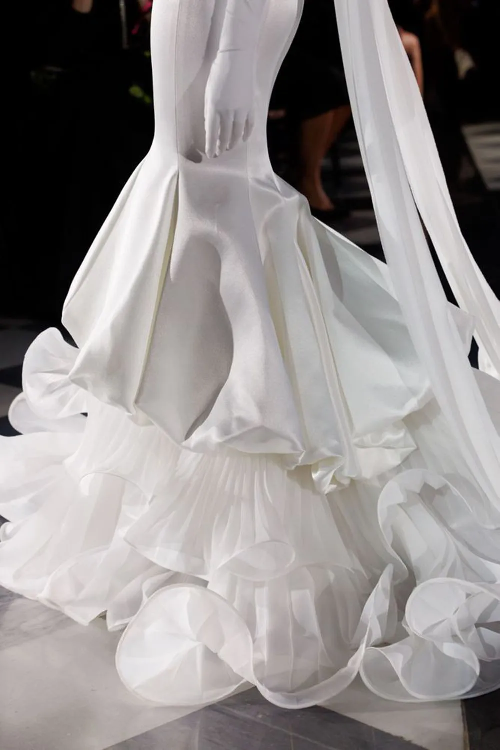 Abiti da sposa eleganti personalizzati 2025 Abiti da sposa a sirena Abito da sposa con scollo a cuore Abiti da sposa con gonna bianca a strati