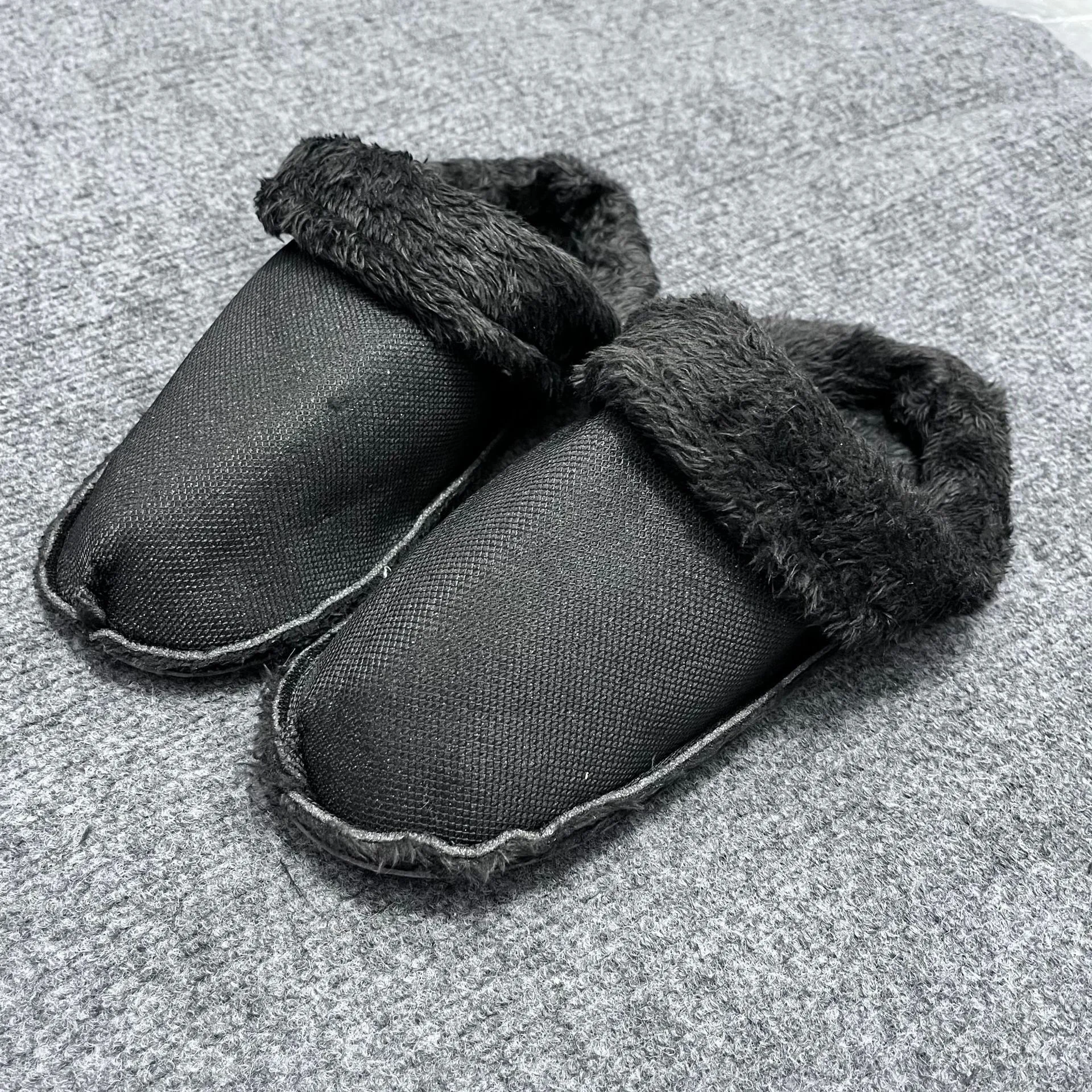 New unisex winter thermal shoe covers with thick plush lining and removable plush insole decoration