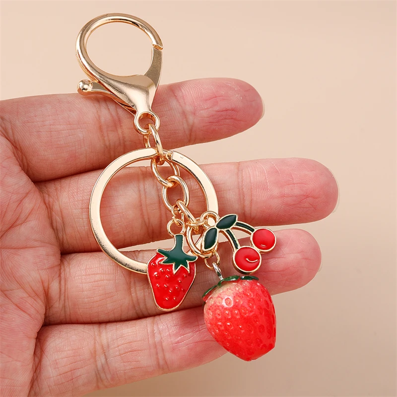 Niedliche Frucht-Schlüsselanhänger mit Erdbeeren und Kirschen für Autoschlüssel, Damen- und Herrenhandtaschenanhänger, Schlüsselringe, DIY-Schmuckzubehör – Detail 2