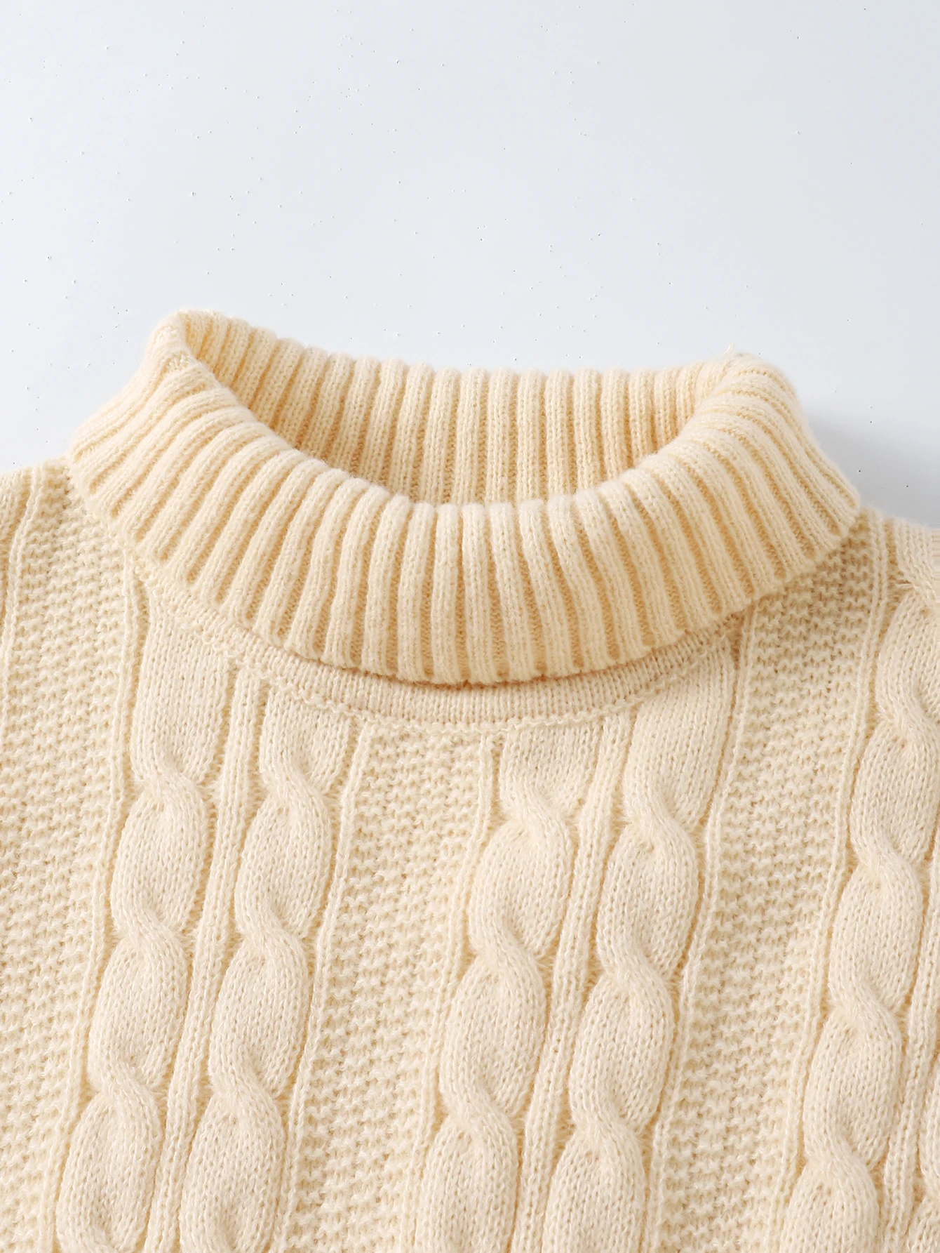 Autumn and Winter Solid Color Pullover Turtleneck Sweater, Casual Round Neck Thickened Base Knitwear for Men, Round Neck Long Sleeves, Loose and Comfortable Casual Warm Knitwear, Perfect for Everyday Wear and Casual Outfits in Autumn and Winter