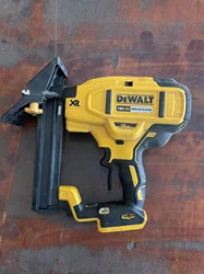 USED DeWalt DCN682 20v Brushless  18 Ga Flooring Stapler (TOOL ONLY)(SECOND HAND)