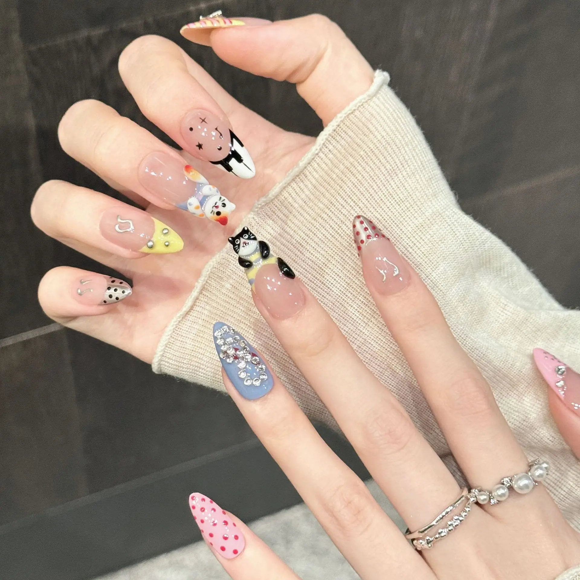 10 Stück handgemachte Mandel-Press-On-Nägel, handbemalte geprägte Blumen und Früchte, Bare Wave Point, geeignet für Partys, Alltagsgebrauch. – Detail 3