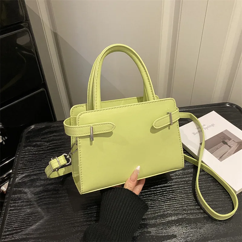 2026 New Women's Handbag Fashion High Quality Women's Crossbody Bag Solid Color Versatile Commuting Girl Mobile Storage Bag