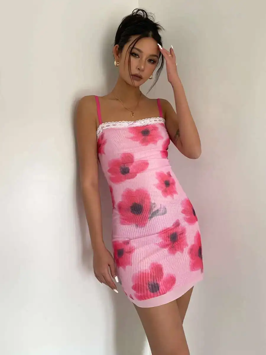 جديد 2024 الصيف المتخصصة شبكة زهرة طباعة الدانتيل المرقعة فستان الحمالات مثير الوردي الحلو سليم التفاف الأرداف فستان قصير CVML