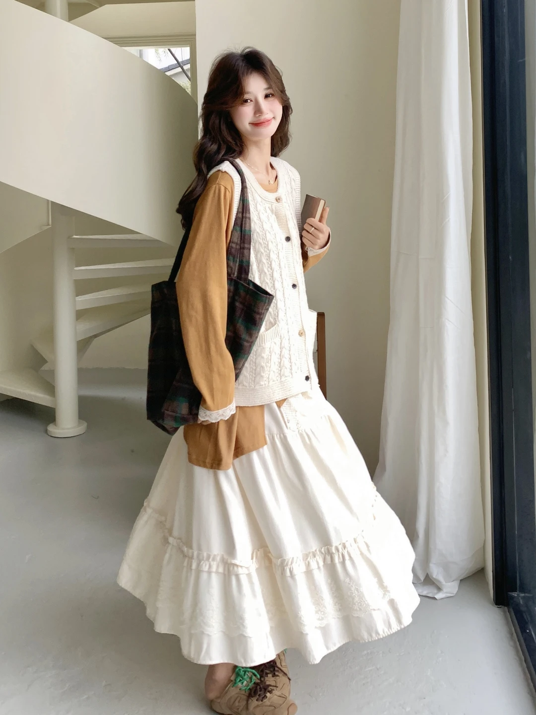 

Women's Knitted Vest Top And Skirt Set with Wooden Bows Spring Autumn New Sle Artistic Girl Retro Tee-piece Set
