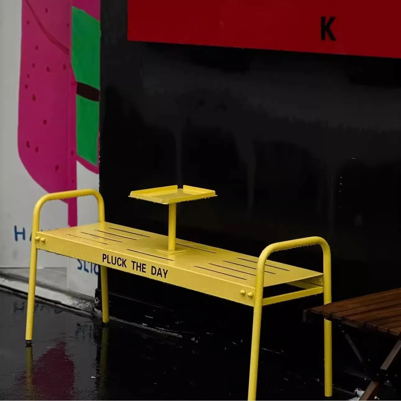 Outdoor leisure park coffee shop milk tea rest benchcoffee shop gym seat