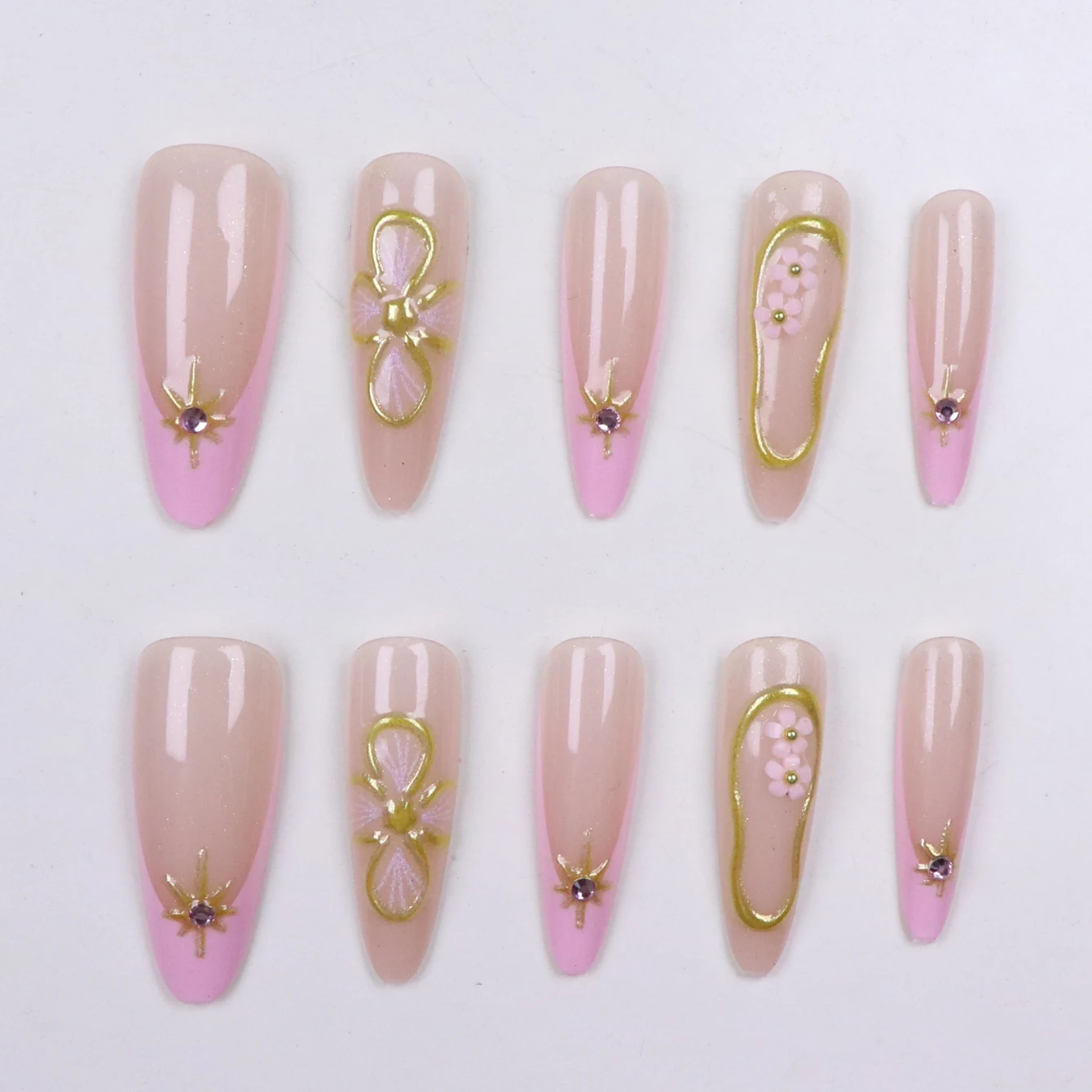 40 STKS Amandelpers op nagels Medium nepnagel met bloem Parel Fruit Gouden kraal Ontwerp Volledige dekking Nepnagelglans Kunstmatig