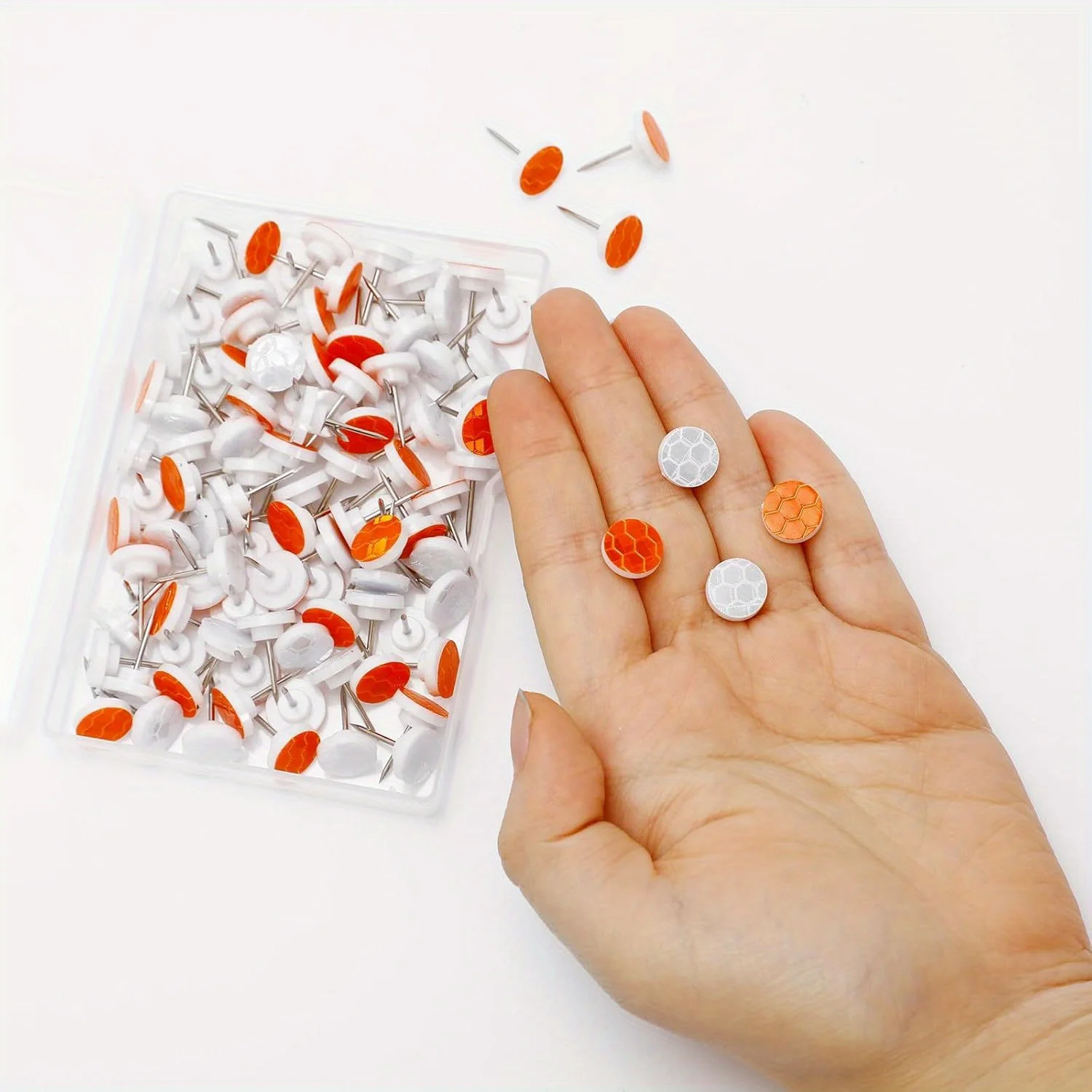 100pcs Reflective Tacks Trail Marking Tacks Glow Reflective Mark  Markers  Marking Pegs Thumb Tacks  Markers Tree