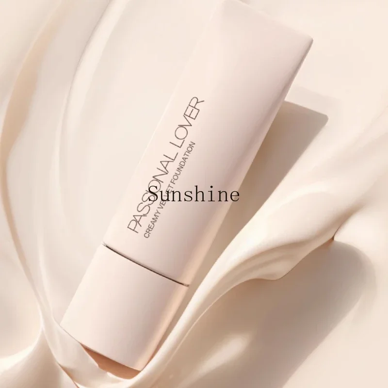 

Liquid foundation lasts long and does not take off makeup. Base makeup concealer is hydrated, light and docile.