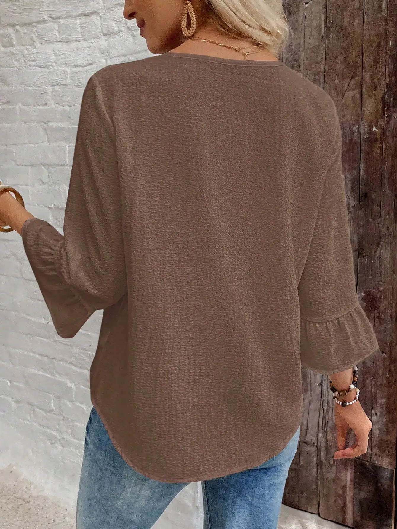 

Women Solid Color Casual Round Neck Flare Sleeve Top Brown