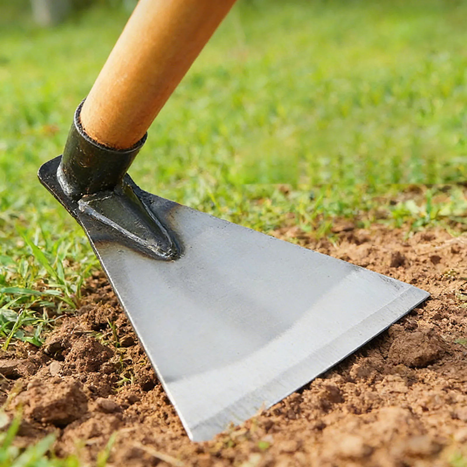

Heavy-Duty Steel Garden Hoe Triangular Blade Multi-Purpose Farming Hoe Versatile 2-In-1 Use for Farm & Garden Vegetable Planting