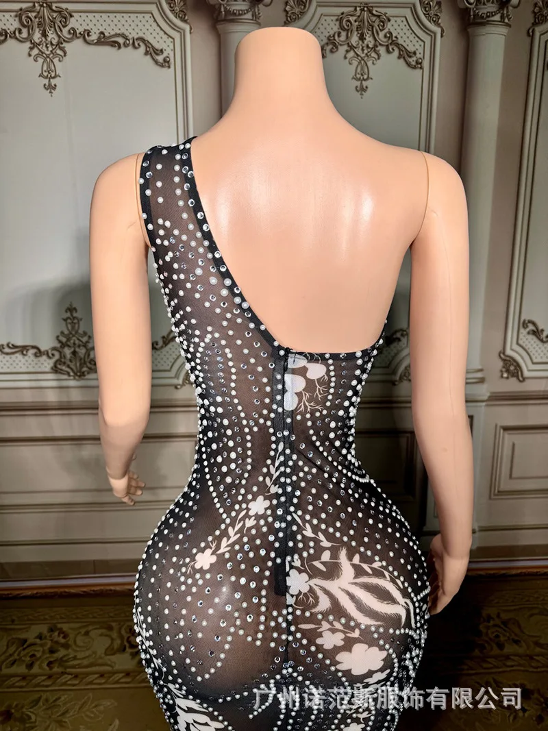 Abito trasparente sexy in rete con spalla inclinata, abiti da spettacolo per banchetti, modello adulto, abiti da passerella, abiti da compleanno per donne