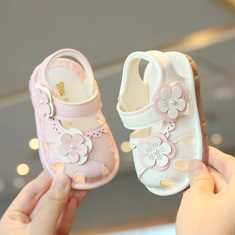 

Girl Sandals 2025 Summer New Breathable Baby Walking Shoes Cute Sound Shoe Light Baby Shoe Soft Sole Kid Shoes