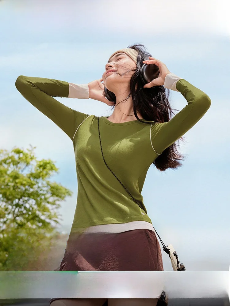 

Удобная женская футболка с длинным рукавом, облегающая, дышащая, с эффектом двухслойности, свободного кроя, с принтом бананов.