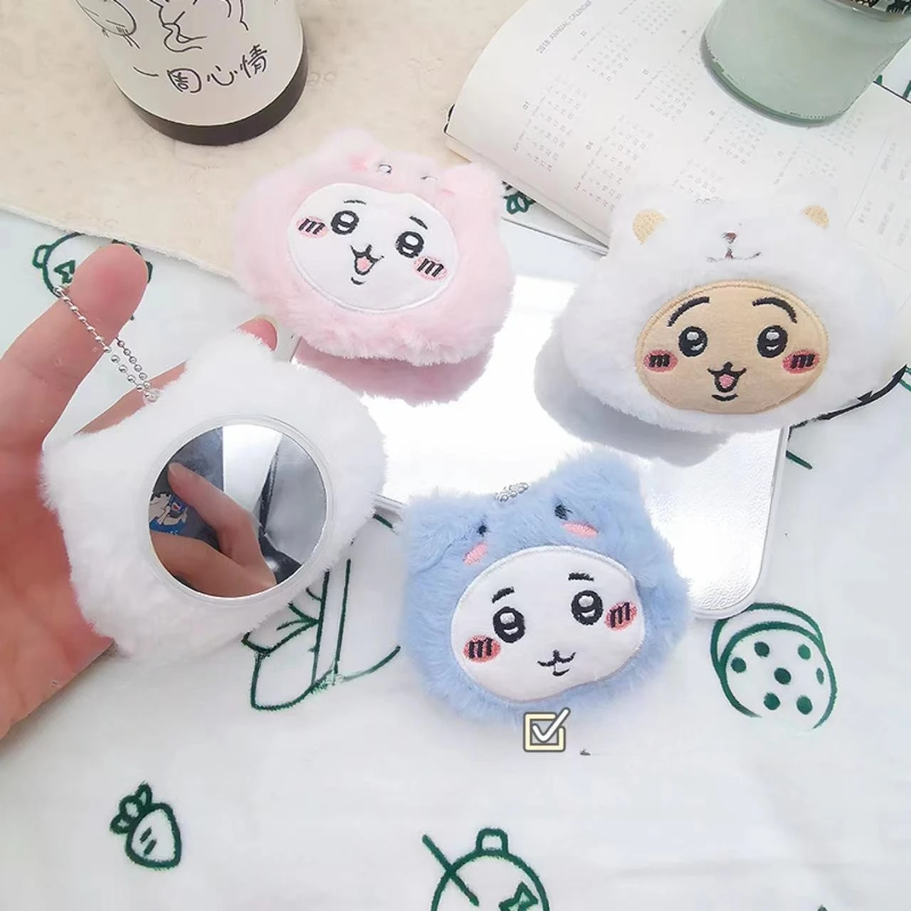 

MINISO милый плюшевый кулон Chiikawa зеркало мини портативный Hachiware выход на зеркало мультфильм Усаги брелок для девочек