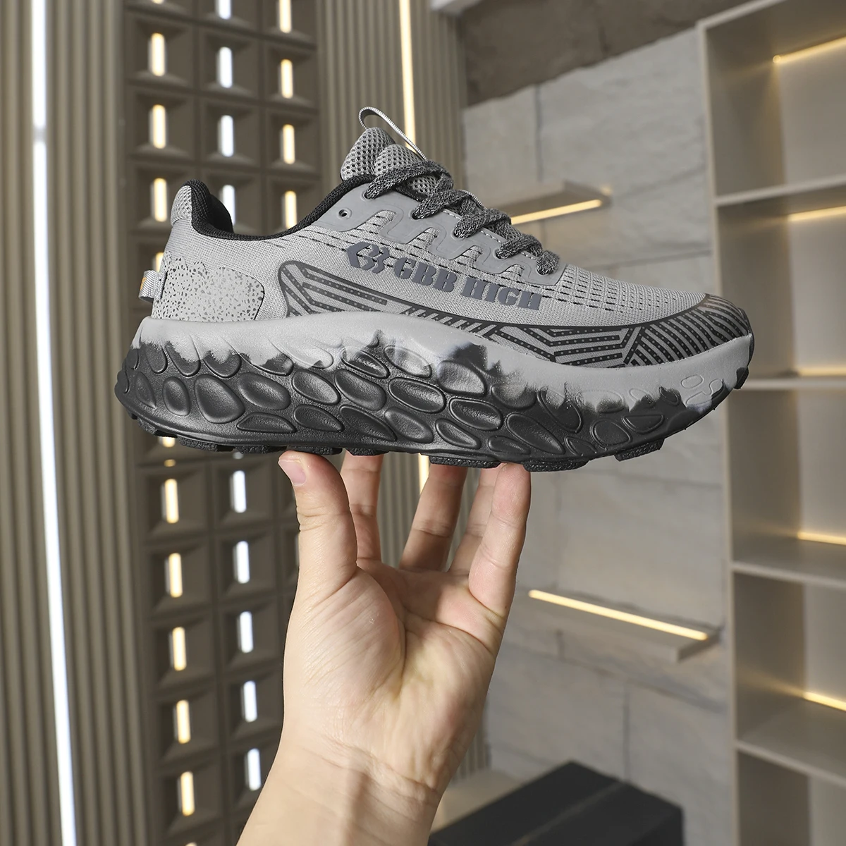 أحذية رياضية رجالية للمشي في الهواء الطلق ذات قوة تثبيت متميزة ومقاومة للانزلاق وامتصاص للصدمات مع نعل سميك لزيادة الطول #2